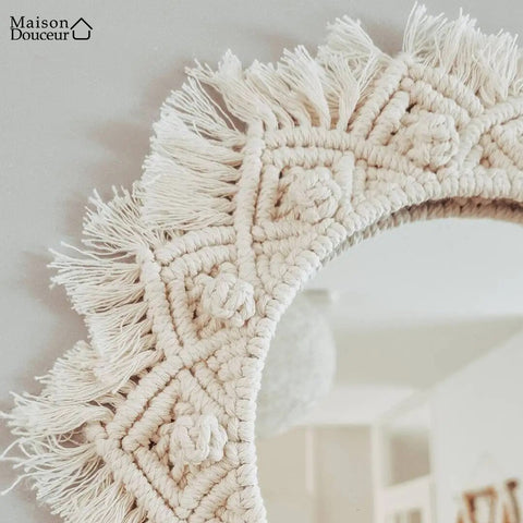 Cremefarbener Makramee-Wandspiegel