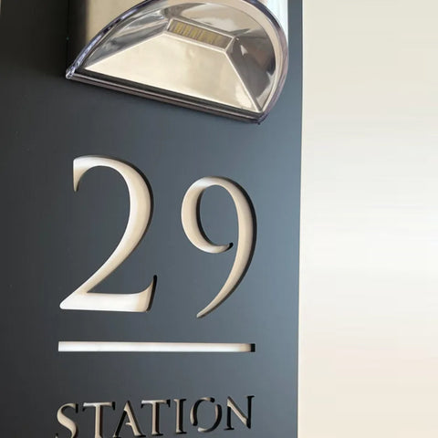 Individuell gestaltete Hausplakette