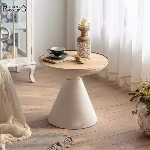 Runder Beistelltisch aus Holz