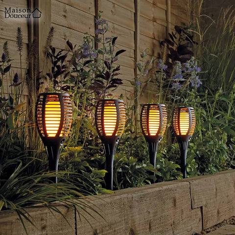 Solarfackel mit flackernder Flamme 