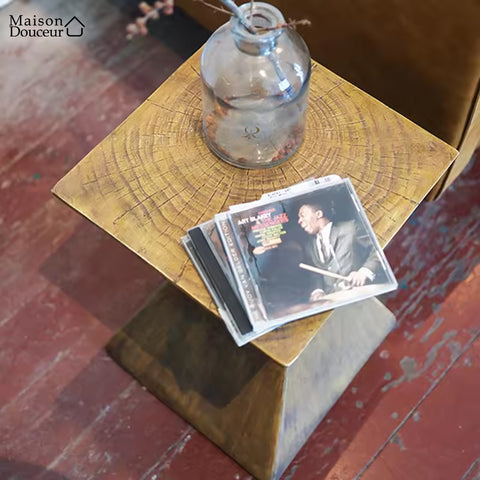 Geometrischer Designer-Beistelltisch 