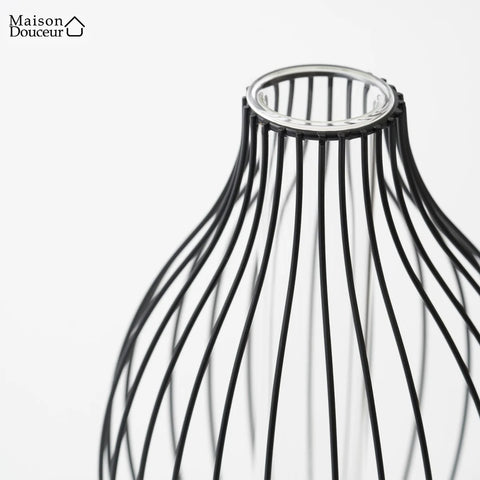 Eisenvase im nordischen Stil 