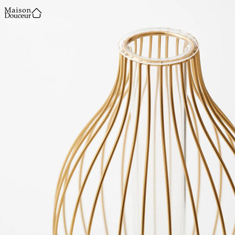 Eisenvase im nordischen Stil 