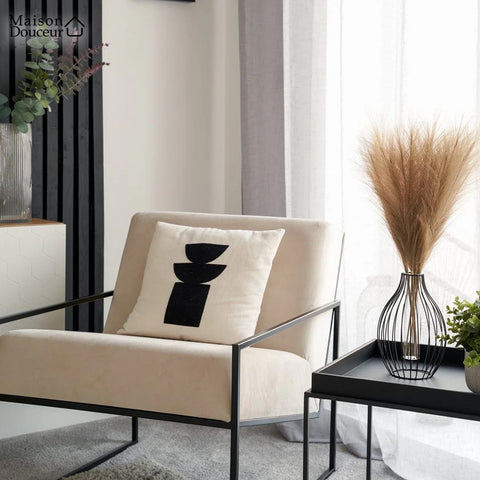 Eisenvase im nordischen Stil 